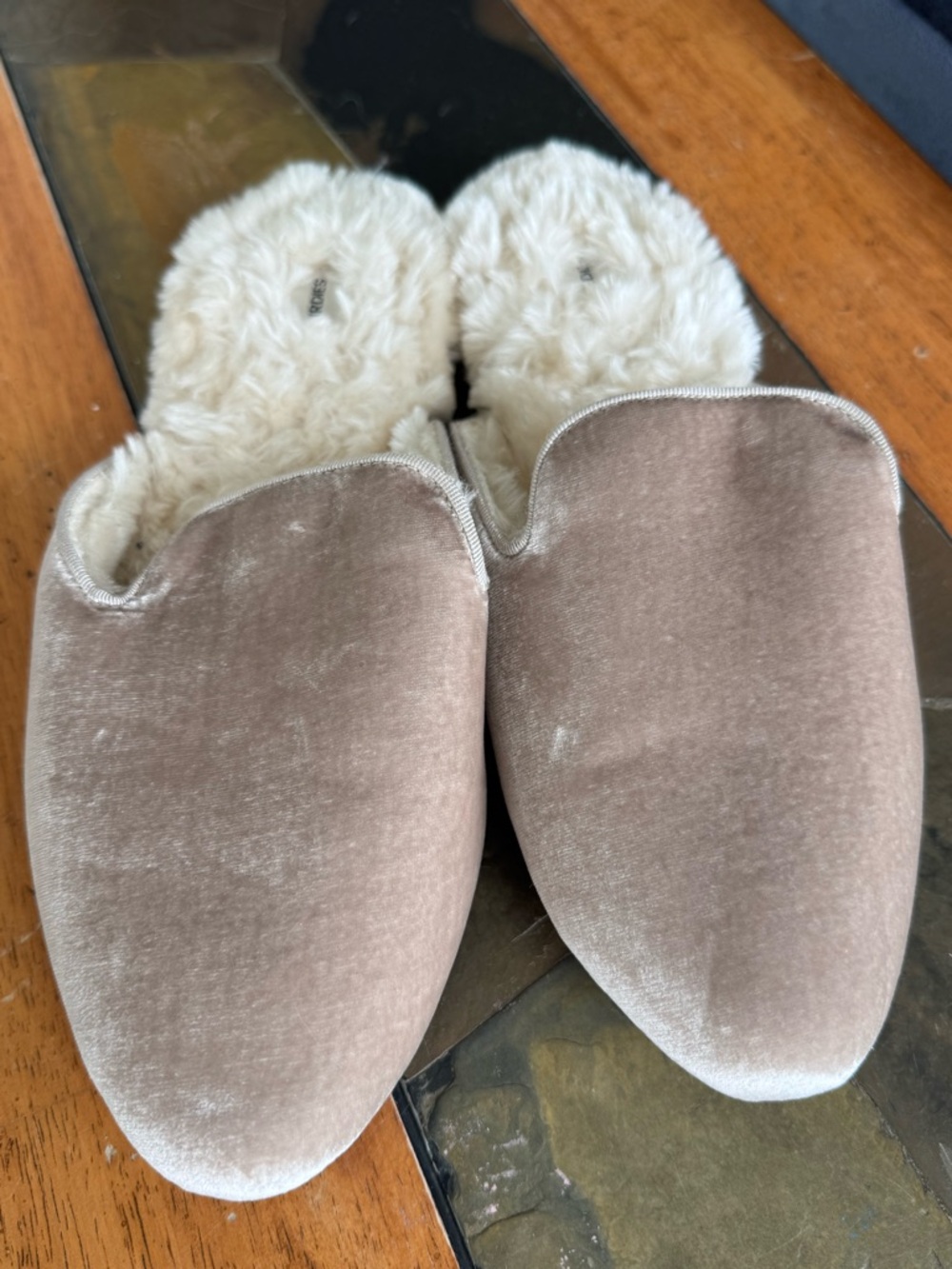 New (never worn) Birdies Cream Faux Fur Lined Velvet Slippers